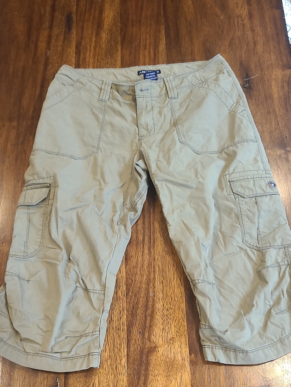 Arc'Teryx Cargo Capri 18"  Womens hiking outdoor Size 6